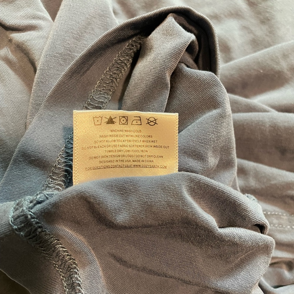 Cozy Earth Men’s Bamboo Shirt, Size Large, Dusty Blue - Picture 7 of 9